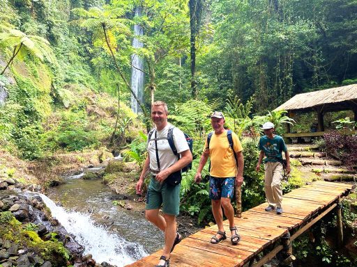 Erlebe die 2-tägige Wasserfall Bike/Trekking Tour in Bali: Abenteuer, Natur und atemberaubende Wasserfälle!