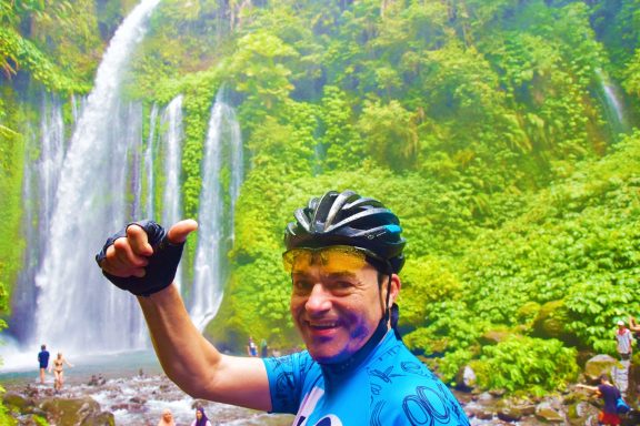 Entdecken Sie die Walhaie auf unserer 15-tägigen Aktivtour von Bali nach Sumbawa: Biken, Schnorcheln, Segeln und Relaxen