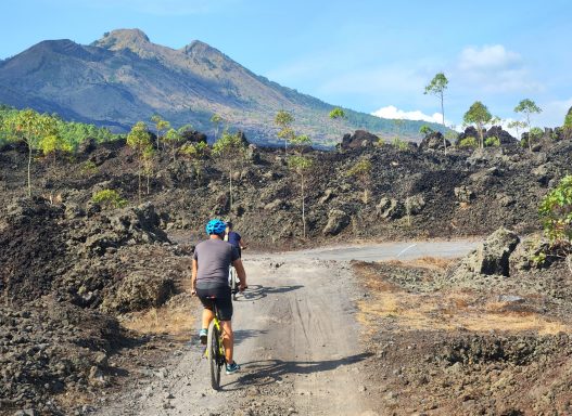 Erleben Sie 3 Tage Vulkan Batur & Virgin Beach: Biking, Wandern, Entspannung & unvergessliche Ausblicke!