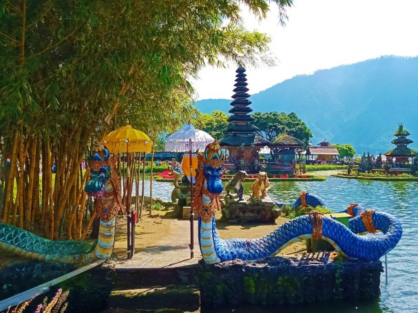 Radfahren in Bali, in den Bergen ist die Luft frischer und es gibt schöne Strecken zu Wasserfällen 