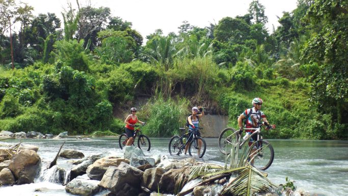 Entdecken Sie Sulawesi: Abenteuer, unberührte Natur, Kultur und atemberaubende Tauchspots in Indonesien!