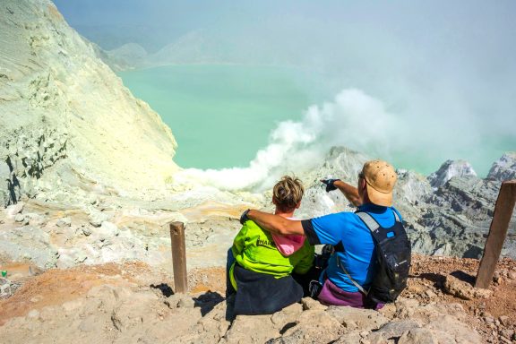 Entdecken Sie die Vulkane Bromo & Ijen: 3-tägige Trekkingtour mit atemberaubenden Landschaften und Erlebnissen.