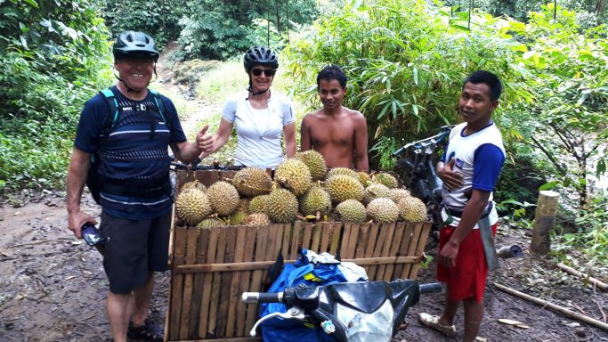 Erleben Sie den Dschungeltrail in Bali & Java: Abenteuer, Geschichte und unvergessliche Bike-Touren!