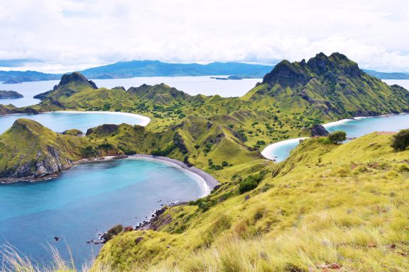 Entdecken Sie den Komodo-Nationalpark: Heimat der Komodowarane und faszinierender Unterwasserwelt.