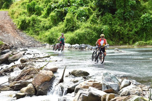 Bike Abenteuer Nord-Sulawesi/ Indonesien - Vulkane, Regenwälder, Koboldmakis, Schnorcheln & Tauchen