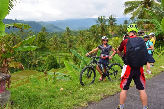 Erleben Sie 2 Tage Insel Manjangan: Radfahren durch Reisfelder & Schnorcheln im Paradies!