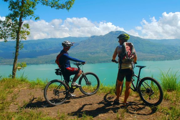 Erleben Sie 3 Tage Vulkan Batur & Virgin Beach: Biking, Wandern, Entspannung & unvergessliche Ausblicke!