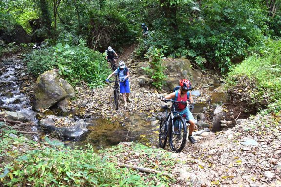 Entdecken Sie Java: Vulkane, Tempel und Abenteuer auf der faszinierenden Insel Indonesiens!