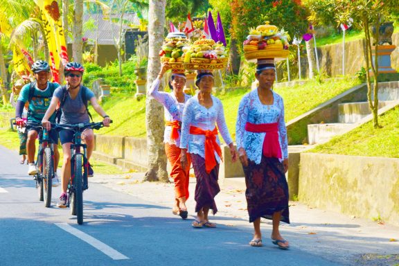 Erleben Sie eine unvergessliche Tagestour mit dem Bike zu den Reisterrassen und dem heiligen Wasser in Bali!