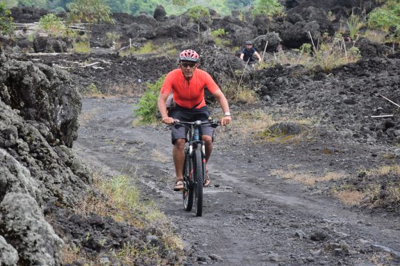 Erlebe 2 Tage Vulkan Batur: Radfahren, Wandern & Entspannung in atemberaubender Natur. Jetzt buchen!