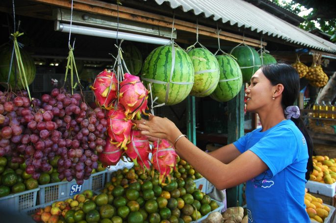 Radfahren in Bali, in den Bergen ist die Luft frischer und es gibt schöne Strecken zu Wasserfällen 