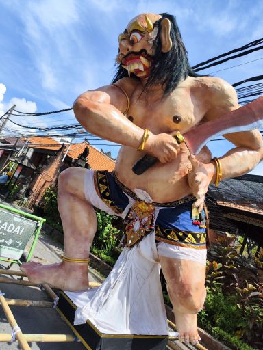 Erlebe das OGOH-OGOH Fest und Nyepi 2024 in Bali: Tradition, Stille und spirituelle Reinigung!