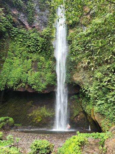 Erlebe die 2-tägige Wasserfall Bike/Trekking Tour in Bali: Abenteuer, Natur und atemberaubende Wasserfälle!