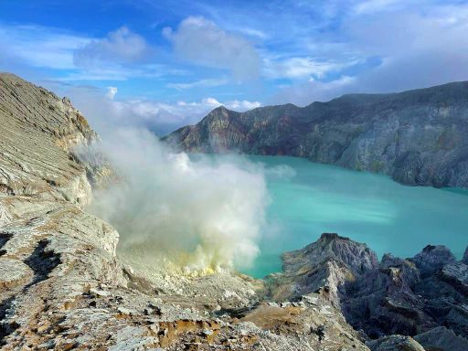 Entdecken Sie Java: Vulkane, Tempel und Abenteuer auf der faszinierenden Insel Indonesiens!