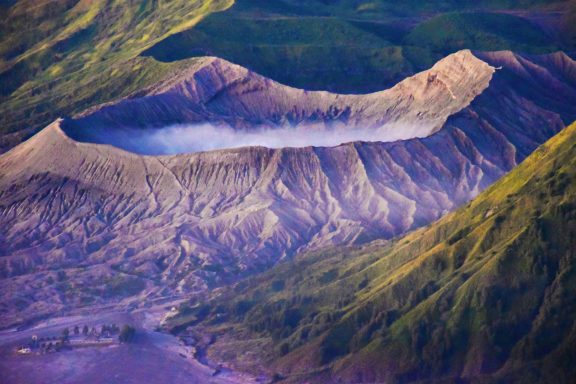 Entdecken Sie die Vulkane Bromo & Ijen: 3-tägige Trekkingtour mit atemberaubenden Landschaften und Erlebnissen.