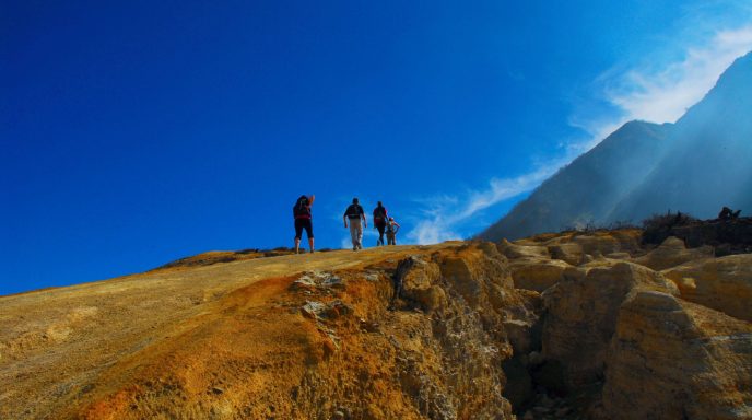 Erleben Sie die "Teufelsmine": 2-tägige Trekkingtour zum Vulkan Ijen mit Schnorcheln und traumhaften Landschaften!